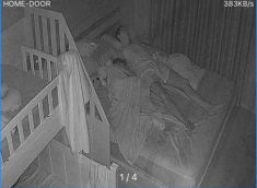 Trang Trần xem camera thấy cảnh hài hước của chồng Việt kiều và con gái