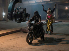 TRIUMPH Street Triple RS sẽ xuất hiện trong bộ phim mới của DC ‘Raptor Squad: Clown Girl Liberation’