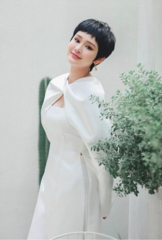 Vốn xinh đẹp như búp bê, Hiền Hồ bỗng nhiên tuột dốc nhan sắc với mặt mộc
