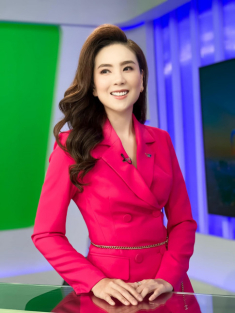 “Xả vai” cô MC thanh lịch, Mai Ngọc diện đồ cắt khoét phô diễn đường cong hút hồn