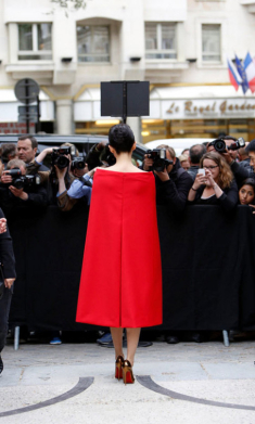 Chương Tử Di tỏa sáng tại Paris FW