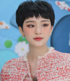 Không theo trend môi dày mắt xếch, Hiền Hồ make-up sương sương “baby cute” vẫn quyến rũ vô cực