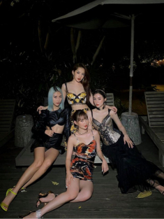 Salim “bầu vượt mặt” vẫn vô cùng xinh xắn, tận dụng được cả những chiếc váy từ lúc còn son