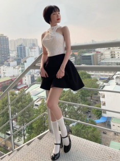 Bị trai lạ nhận là người yêu cũ, thường xuyên chăm 2 con hộ, Elly Trần phản ứng gắt