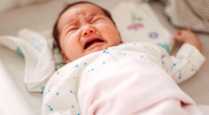 Cách nhận biết và chăm sóc trẻ sơ sinh bị táo bón