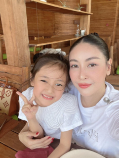 Cháu gái 7 tuổi của cựu Thứ trưởng Bộ xây dựng khiến dàn Hoa hậu Việt xuýt xoa khen ngợi