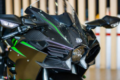 Chi tiết Kawasaki Ninja H2 Carbon giá gần 1,3 tỷ đồng tại Việt Nam