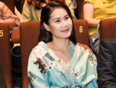 Chờ 10 năm mới có con thứ 2, Thân Thúy Hà sinh con chật vật ở Mỹ, giờ có cô bé đáng yêu