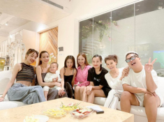 Chụp ảnh cùng dàn mỹ nhân Việt, Leon nhà Hồ Ngọc Hà cười nhếch mép đáng yêu, biết nói tên “Lê Thí”