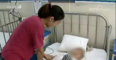 Con 2 tuổi cắn vỡ nhiệt kế thủy ngân, mẹ đổ vội nước này vào miệng cứu sống bé