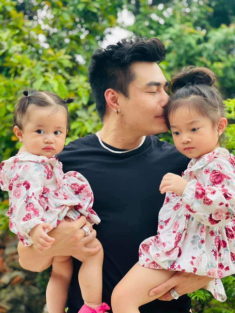 Con gái Lê Dương Bảo Lâm 4 tuổi ra dáng thiếu nữ, tạo dáng như mẫu nhí chuyên nghiệp