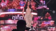 “Học lỏm” cú xoay người búp bê barbie của Hoa hậu, Hồng Diễm khoe chiếc eo mê hoặc lòng người