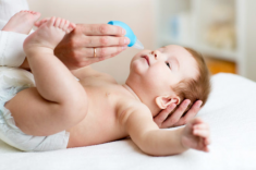 Hướng dẫn 3 cách hút mũi cho trẻ sơ sinh tại nhà đơn giản