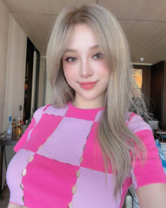 Jennie BLACKPINK diện croptop chất nhưng vẫn chưa “cháy” bằng 2 chị đẹp U35 Việt Nam