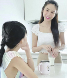 Lâu không xuất hiện, con gái Thủy Tiên giờ tóc dài như thiếu nữ, mẹ tự hào khoe thêm