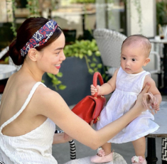 Lisa nhà Hồ Ngọc Hà hài hước trong diện mạo tóc dài, trông khác lạ suýt nhận không ra