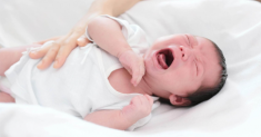 Mẹo chữa cho trẻ sơ sinh bị ngạt mũi, khò khè