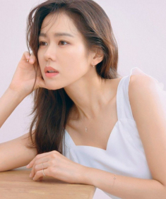 Phụ nữ ngoài tứ tuần mà có “2 đỏ-2 bé” thì xin chúc mừng, bạn đang trẻ hơn tuổi thật! 