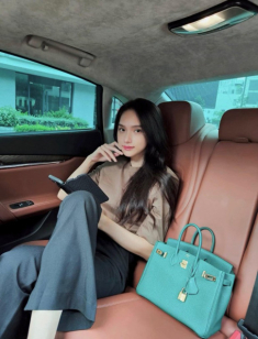 Sắm 10 chiếc túi Hermes chỉ trong năm đăng quang hoa hậu, Hương Giang giờ lãi cả chục tỷ đồng