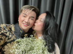 Selfie với Phượng Chanel, Đàm Vĩnh Hưng lấn át đàn em với son hồng bóng bẩy