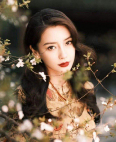 Sự nghiệp không nổi bật hậu ly hôn, Angela Baby gần đây còn lộ chiếc mũi xiêu vẹo lạ thường