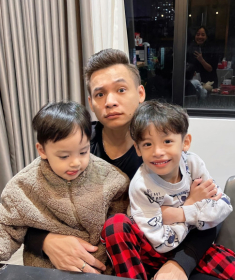 Suốt ngày loanh quanh ở nhà, streamer Việt giàu có bị con trai nói câu chí mạng: Làm gì có tiền!