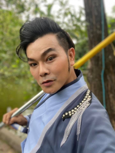 “Thần đồng cải lương” nổi tiếng ăn chơi một thời: Khóc vì làm bố sớm, chưa 1 lần đánh con