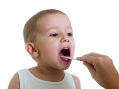 Trẻ bị viêm amidan sốt mấy ngày và khi nào cần đưa đi viện?