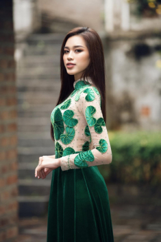Trở về sau Miss World, Đỗ Thị Hà chăm da như Phạm Băng Băng dù cách biệt 20 tuổi