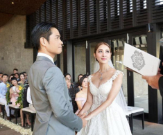 Vợ của “Bát a ca” Trịnh Gia Dĩnh sở hữu vẻ ngoài nóng bỏng chỉ nhờ ăn kẹo cao su