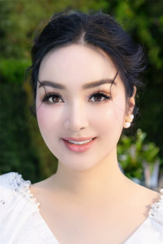 Hoa hậu Việt Nam không người kế nhiệm chăm ăn chay và ngồi thiền, 51 tuổi mặt không nếp nhăn