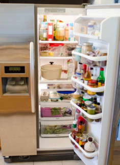 Tủ lạnh dùng lâu có vết mốc đen, dạy bạn một mẹo làm sạch chỉ sau 5 phút