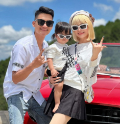 Để con ở nhà đi làm xa, vợ chồng Mạc Văn Khoa nghẹn ngào cảnh bé ôm chặt không rời khi gặp lại