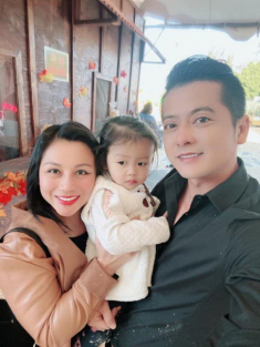 Gần 2 năm bố mẹ ly hôn, con gái DV Hoàng Anh Gạo nếp gạo tẻ giờ lớn giống bố, sống đủ đầy