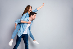 Gợi ý các cách phối đồ cực cool cho đôi bạn thân khác giới