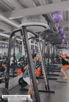 Hà Tăng khoe chồng tập gym nặng đô, bảo sao mẹ bỉm cũng có động lực giảm cân vùn vụt