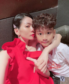 Học trường nửa tỷ/năm, con trai Lệ Quyên thuyết trình tiếng Anh làm Đức Huy, Lâm Bảo Châu nức nở