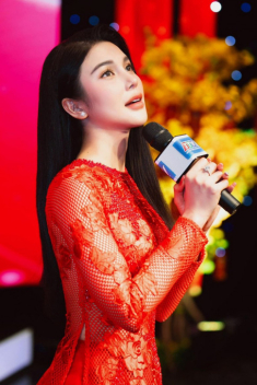 Không phải Lệ Quyên hay Đoàn Di Băng, thôn nữ Tây Ninh sở hữu nhiều túi cá sấu bạch tạng nhất