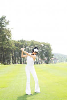 Nữ doanh nhân mạnh dạn khởi nghiệp với thời trang trên sân golf cho người Việt