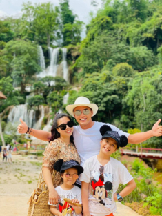 Từng bị nói già hơn chồng, Anh Đào có gout thời trang thanh lịch, bảo sao Hồng Đăng hễ xa là nhớ