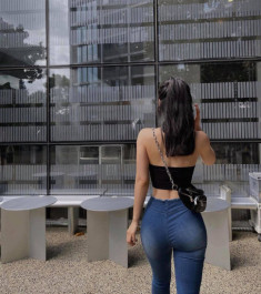 2 mỹ nữ Hàng Châu, Thượng Hải chỉ diện quần jeans cũng đẹp hết phần thiên hạ