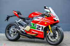 Cận cảnh Ducati Panigale V2 Bayliss tại Việt Nam