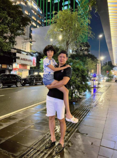 Con gái lớn phổng phao, Bình Minh, Quyền Linh vẫn bồng bế cưng chiều như ngày còn nhỏ
