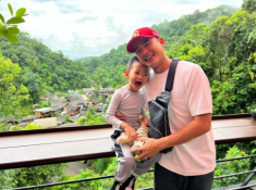 Con trai Lương Thế Thành Thúy Diễm được bố mẹ cho ra nước ngoài nghỉ hè hưởng cuộc sống sang