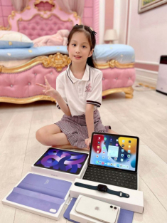 Đại gia quận 7 Đoàn Di Băng đón con muộn 1 tiếng, mua quà 50 triệu để đền bù