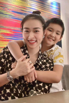 Diệp Bảo Ngọc 20 tuổi có con với Thành Đạt, giờ làm mẹ đơn thân trong biệt thự 100m2, có 3 công ty lớn