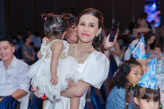 Em gái Thanh Thảo đưa con trai Jacky Minh Trí thăm thú khắp Việt Nam, cậu bé được khen ngợi nhiều