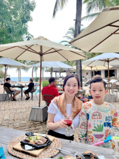 Hậu chia tay Mạc Hồng Quân không nhận trợ cấp, hotgirl Ly Kute nuôi con đủ đầy, du lịch nước ngoài triền miên
