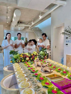 Hồ Ngọc Hà, Khắc Việt làm đầy tháng cho con hoành tráng, chú ý nhất là mâm cỗ cúng nhà Mạc Văn Khoa