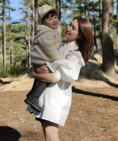 Hoà Minzy “nấm lùn” từng sốt ruột vì con trai thấp giống mẹ, bé Bo giờ 3 tuổi lớn phổng phao, chân dài ngoằng